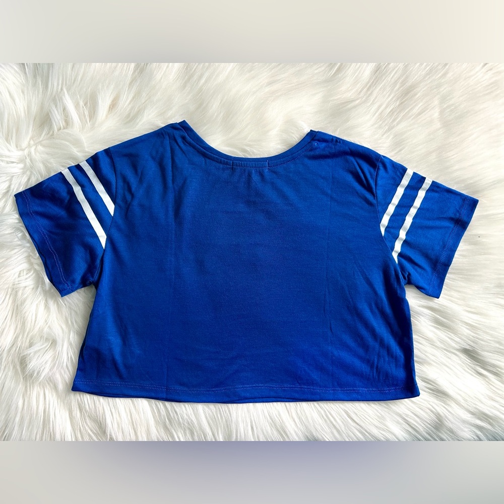 NWOT Alcott Vibrant Royal Blue Infinity Love  Crop Top T-shirt Size Medium - Picture 2 of 5
